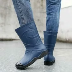 Bottes De Pluie YUHITYGZGS Pour Hommes, Bottes En Caoutchouc Mi-mollet Pêche Bottes De Boue De Travail Extérieur, Bottes De Jardin étanches Avec PVC Conception Unique, Chaussure D'eau à Glissement Durable Résistante Pour L'agriculture Jardinage Pêche -Des chaussures d'hiver Soldes Magasin 71BQIVABPxL. AC UL1500