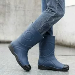 Bottes De Pluie YUHITYGZGS Pour Hommes, Bottes En Caoutchouc Mi-mollet Pêche Bottes De Boue De Travail Extérieur, Bottes De Jardin étanches Avec PVC Conception Unique, Chaussure D'eau à Glissement Durable Résistante Pour L'agriculture Jardinage Pêche -Des chaussures d'hiver Soldes Magasin 81lSDQ4uk9L. AC UL1500